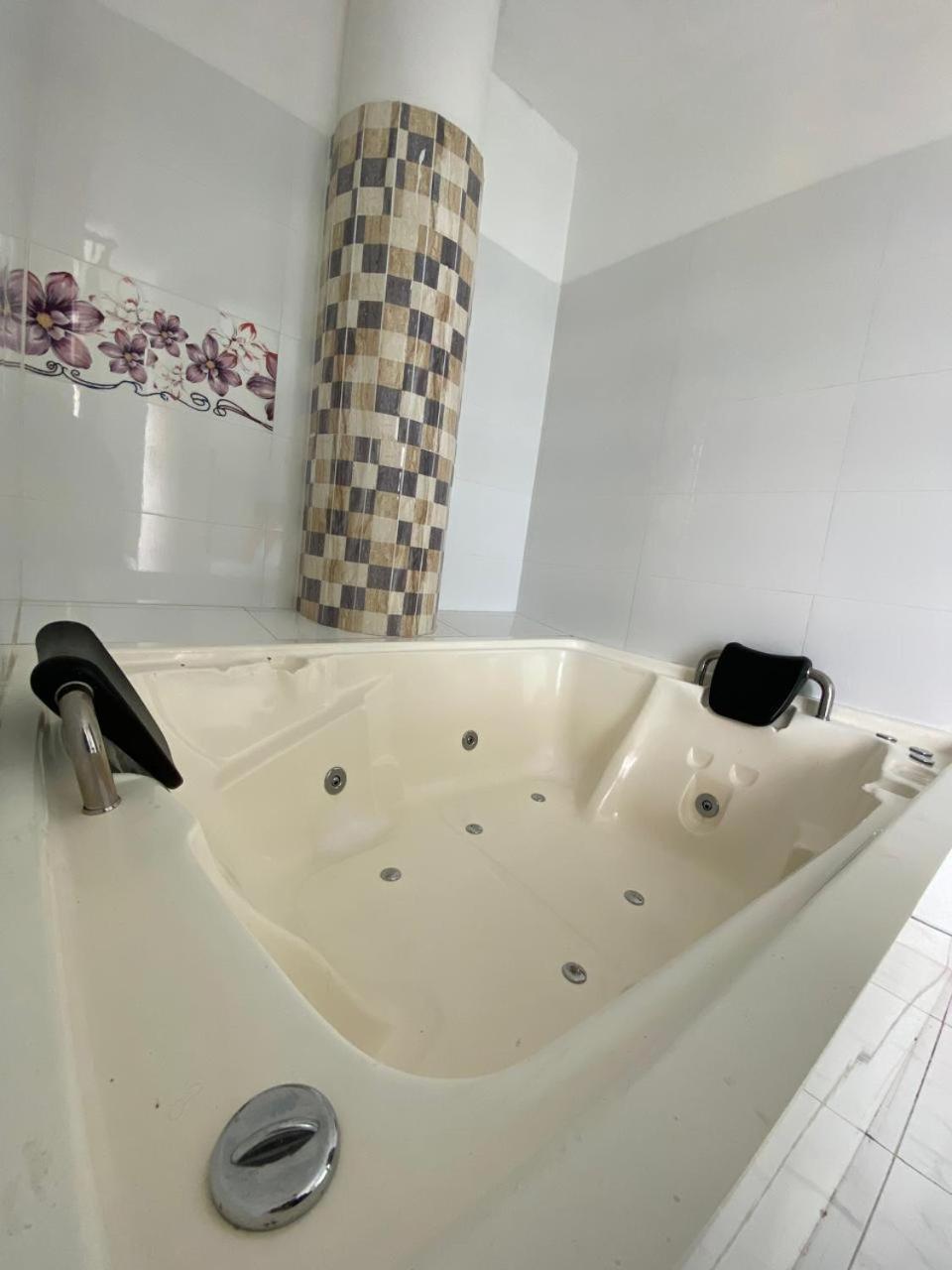 Hotel Suite Royal Melgar Eksteriør billede